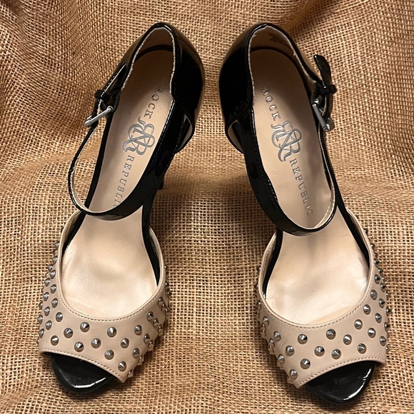 ROCK & REPUBLIC Studded Platform Stiletto Black/Cream w/Ankle Buckle Size 7 - Picture 6 of 11